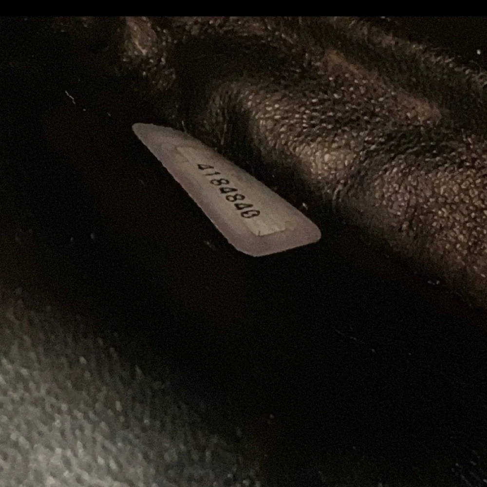 Authentic Chanel purse with authenticity card, and just bag. Purchased in 1996. - Picture 4 of 16